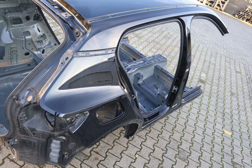 VOLVO XC40 ĆWIARTKA BŁOTNIK PRAWA TYŁ '019