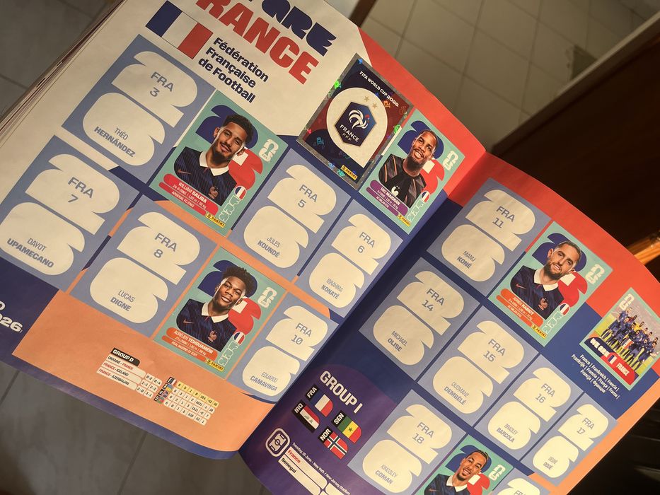 Vendo album da Copa 2026 com 171 cromos mais 9 repetidas.