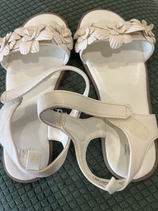 Sandalias brancas da H&M. 31