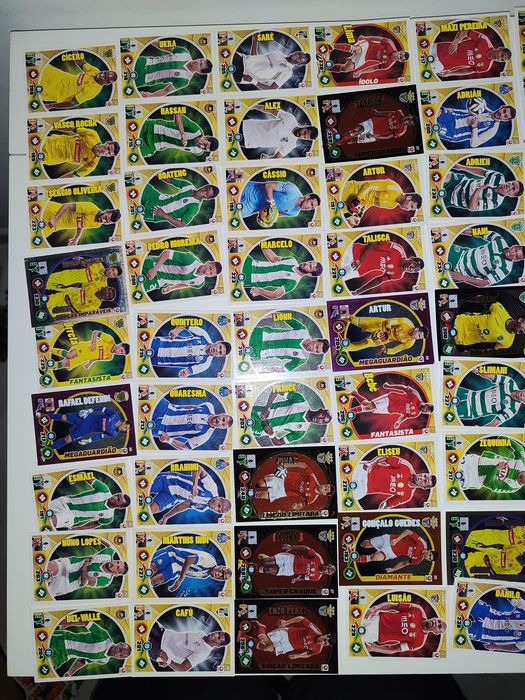 Pack de 236 cartas da Panini adrenalyn