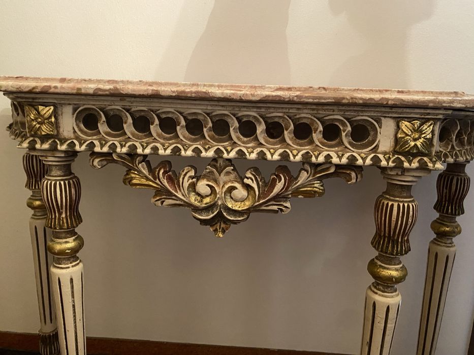 Mesa de apoio com espelho detalhados