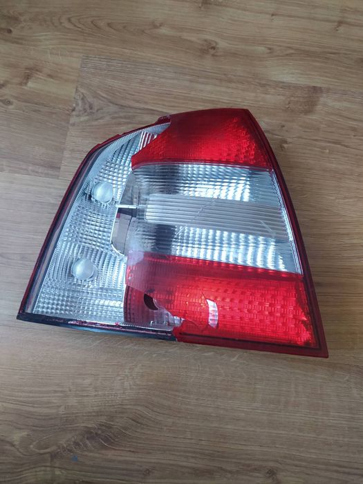 Задня бита фара лівий Шкода А 5