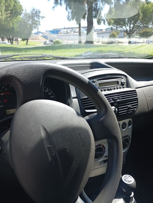 Venda de Fiat Punto com poucos kms
