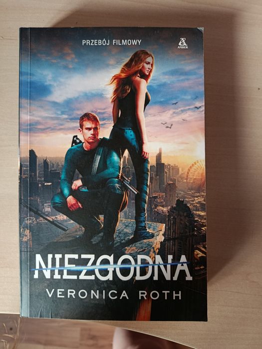 "Niezgodna" - książka