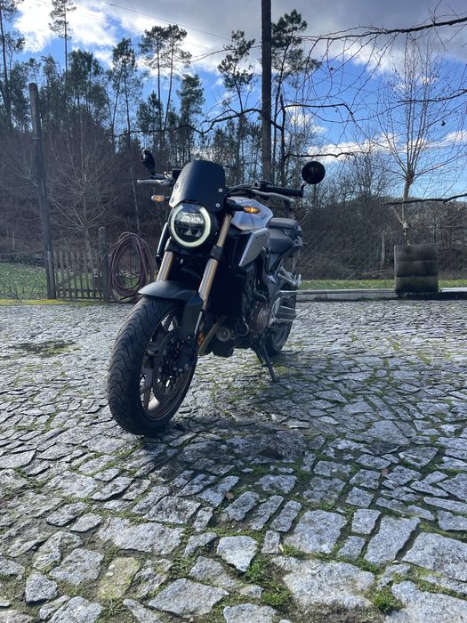 Honda CB 650 RA como nova