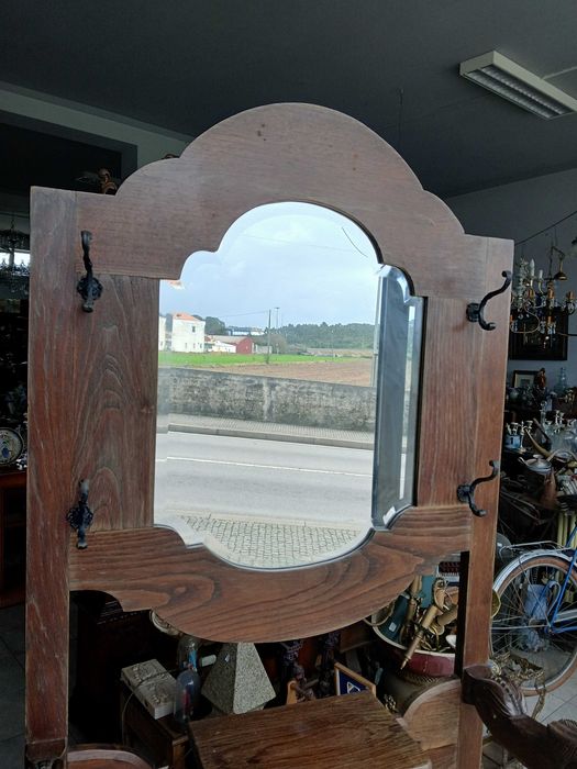 Bengaleiro antigo em madeira de castanho