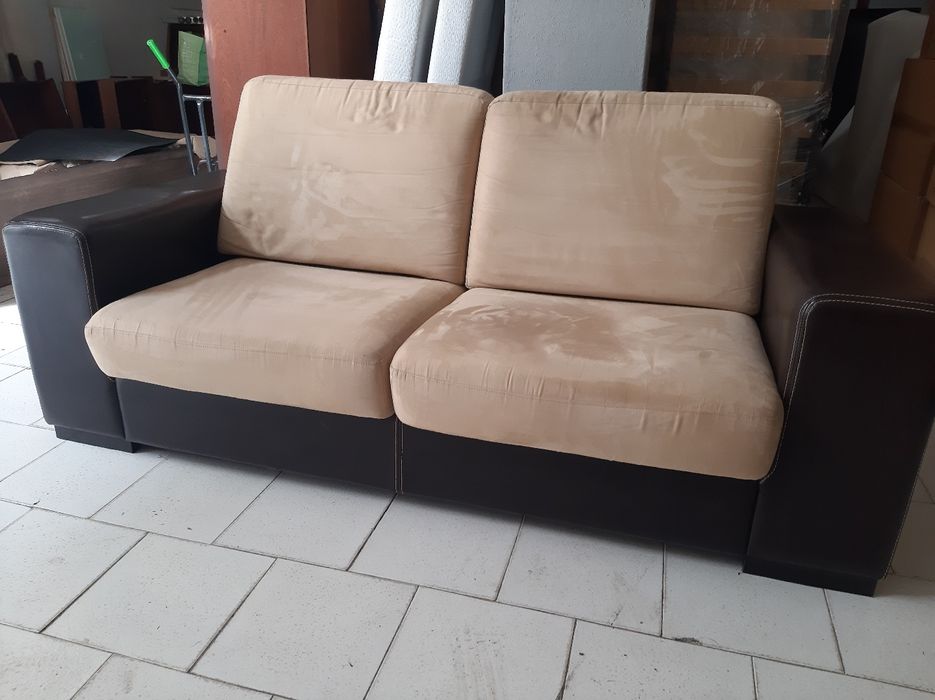 Sofá de três lugares em muito bom estado