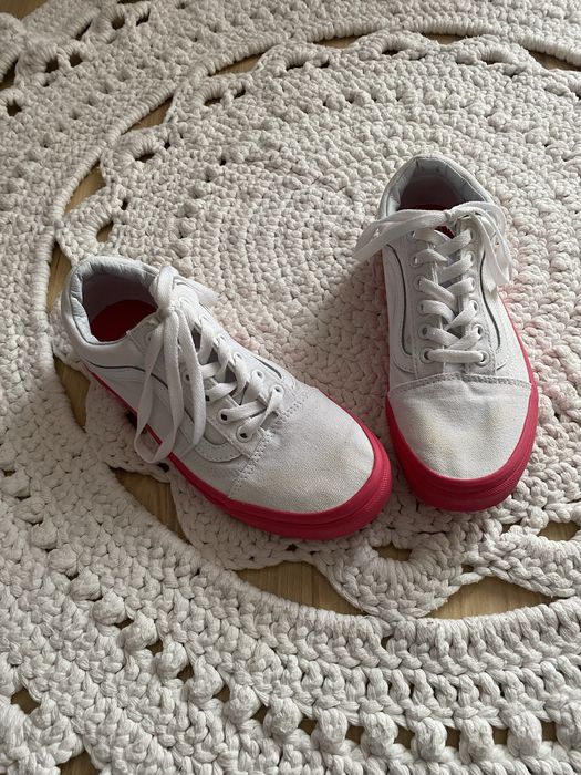 Trampki biale z malinową podeszwą VANS 38