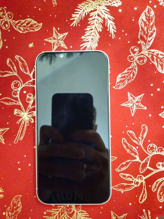 Продам Iphone 13