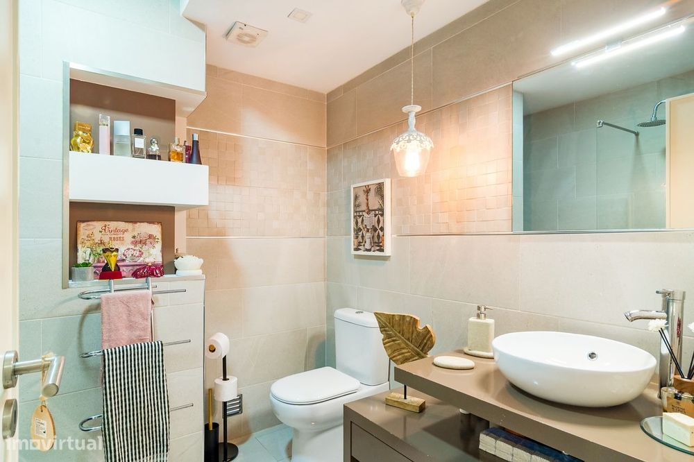 Apartamento T3 em Massamá Norte com terraço