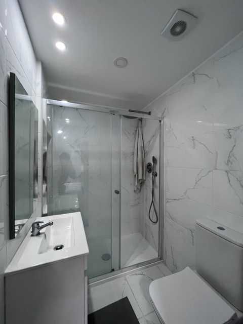 Quarto de casal suite — 680 €/mês, com despesas incluídas | Cova da Piedade, Almada