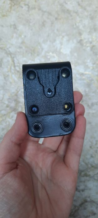 Кріплення, тримач для боді-камери поліцейського