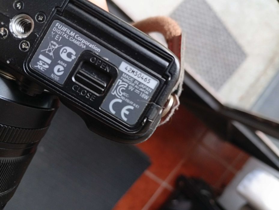 Fuji X-E1 com obj Super EBC 18-55mm. Fabricada integralmente no Japão.