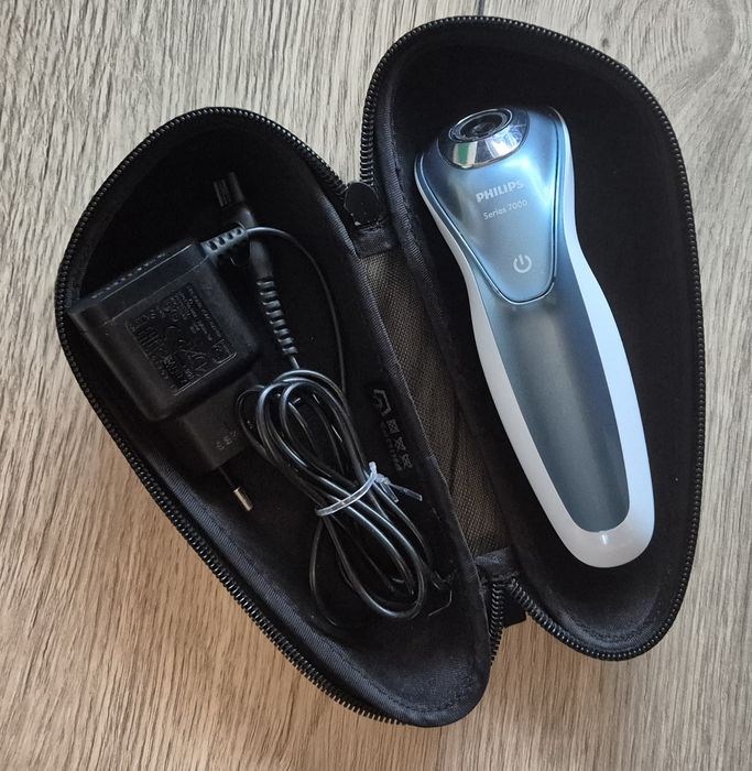 Golarka PHILIPS Seria 7000 S7370 Sensitive