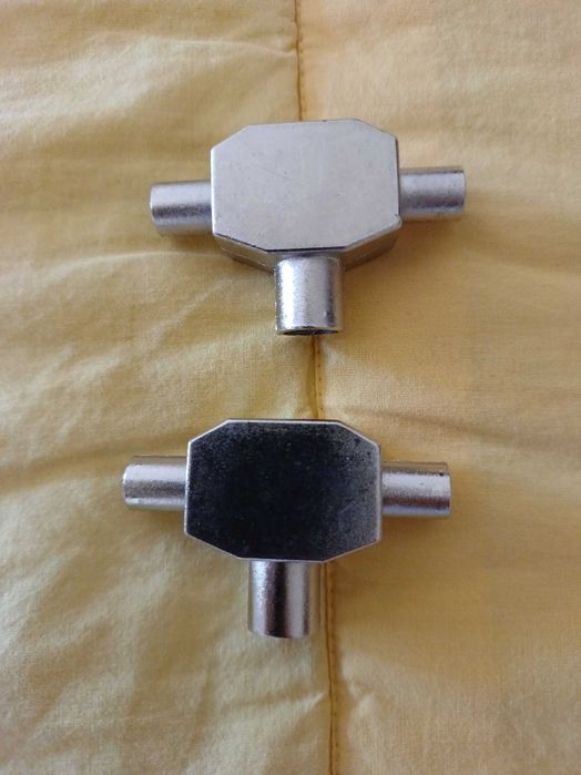 Lot of 2 Distributors / Splitters daxis 0 - 1000 MHz64171283422721121