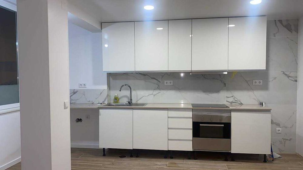 Aluga-se T4 em porto Salvo Remodelado