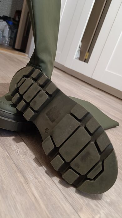 Сучасні чобітки-галоші в прекрасному кольорі хакі