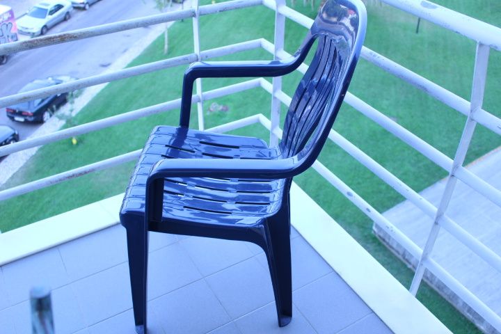 4 Cadeiras de Braços Marca Curver para Exterior Azuis Resistentes