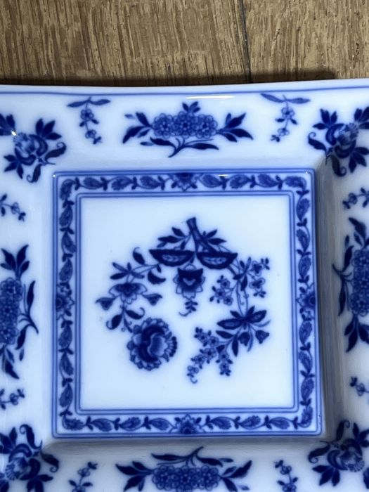 Pequeno Prato/Cinzeiro Quadrado Vista Alegre - Padrão Meissen