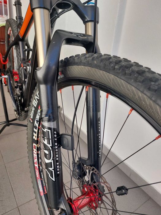 Bike BTT roda 29 em Carbono