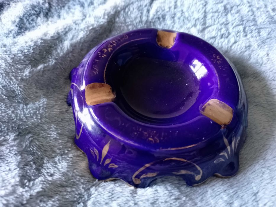 Cinzeiro em porcelana antigo