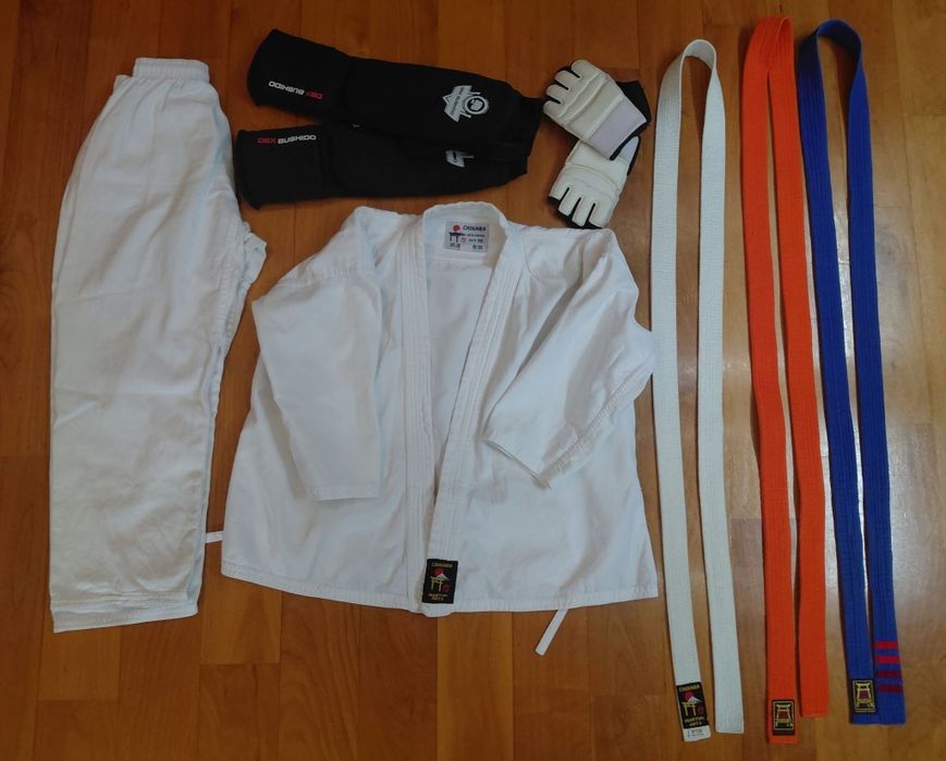 Strój Karate, ochraniacze, pasy