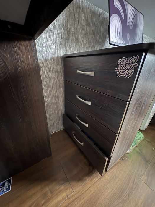 одно спальне ліжко