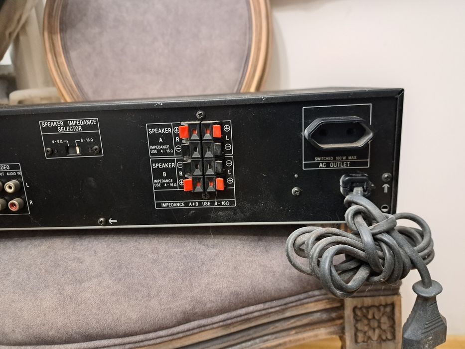 Amplituner Sony STR-AV320
Jest to centrum sterowania audio/wideo (Audi