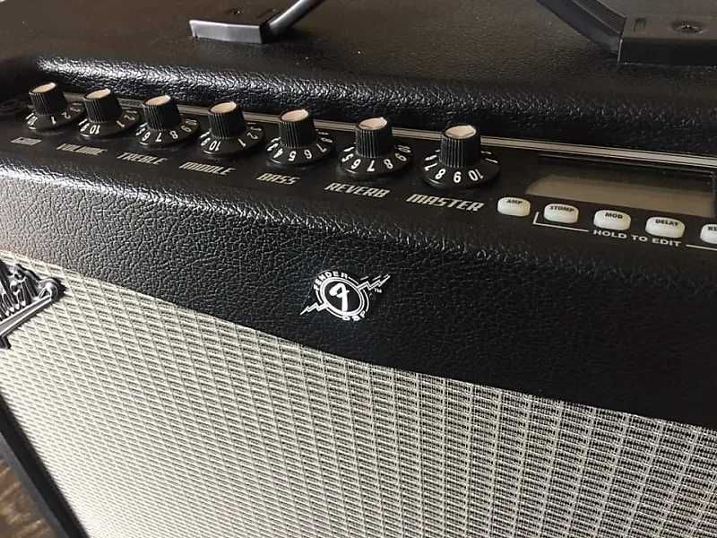 Amplificador guitarra Fender Mustang IV 150-Watt 2x12"