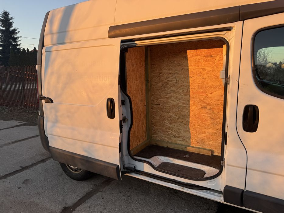 Sprzedam Renault Trafic 2009 L2H2 zarejedtrowany fv vat