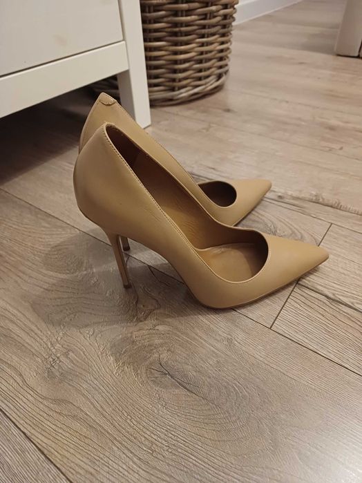 Kazar szpilki czółenka r.41 beżowe kremowe skóra skórzane