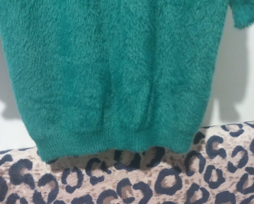 Długi swetr z alpaki.