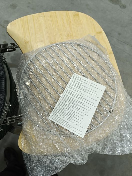 Керамічний гриль на вугіллі. Гриль. Барбекю. BBQ