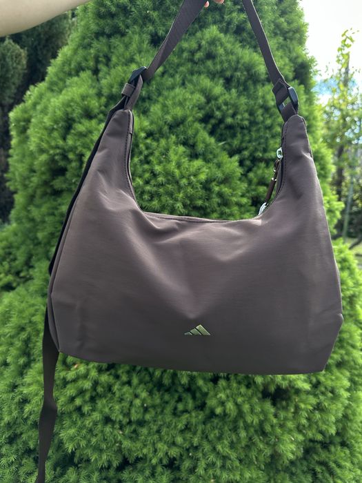 Сумка в стилі Adidas WOMEN SOFT LUX CROSSBODY BAG  коричнева жіноча шопер сумка адідас