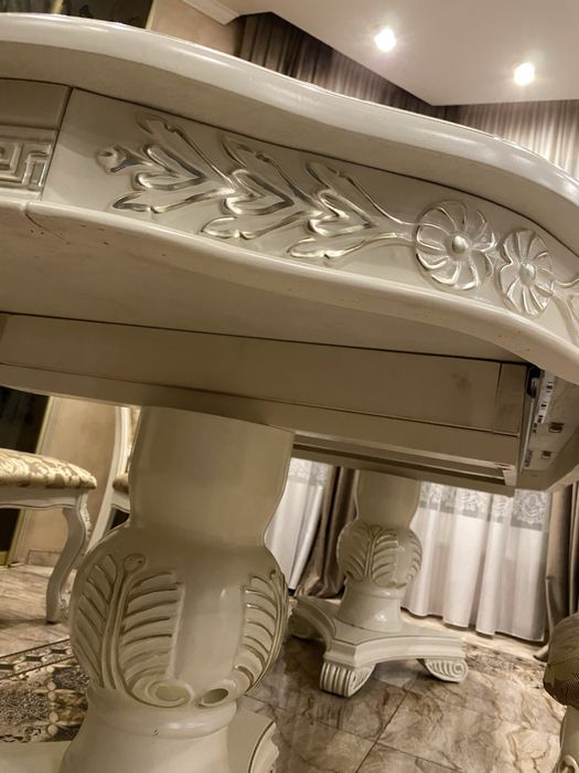 Продам стол и стулья