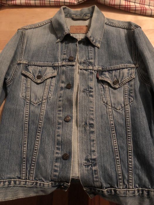 Camisa, Boné e Blusão Levis