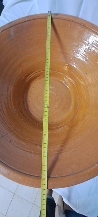 Alguidar antigo, rústico em barro.
Diâmetro 42 cm