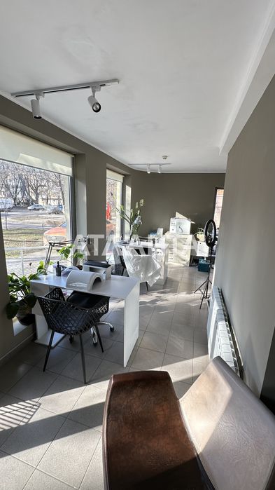 Приміщення під будь-який бізнес, магазин, офіс, прохідне місце