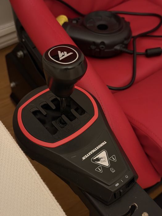 Simulador Completo SimRacing - RSeat V3 + Thrustmaster T-GT + Aro Ferrari SF1000 + Aro Sparco R383
