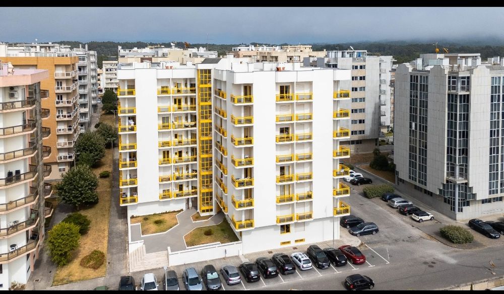 Arrenda ao ano T3 vistas mar