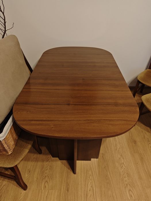Rozkładany stół do salonu 90 cm x 161-281 cm, kolor orzech