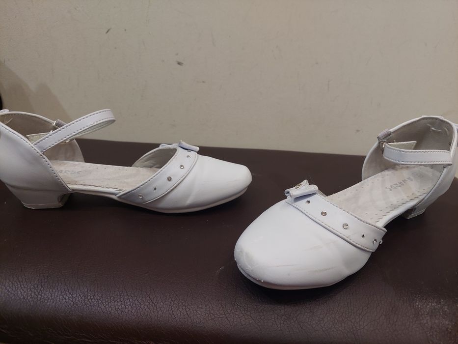 Buty białe komunijne