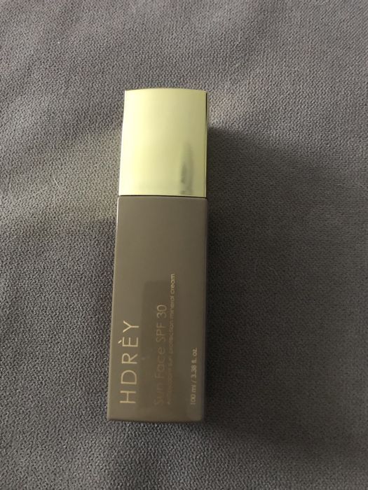 Krem mineralny do twarzy SPF 30 od HDREY, 100ml.