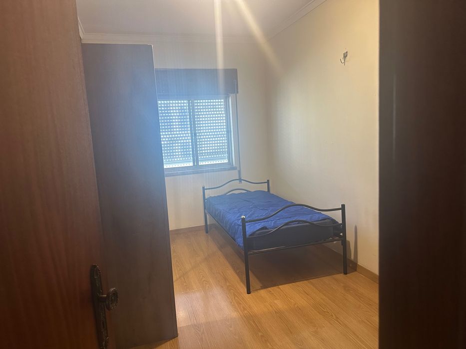 Quarto para arrendar em Moita