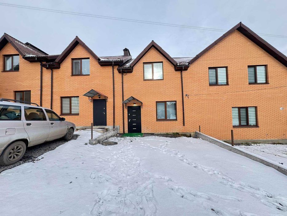 Продаж сучасного таунхауса з готовим ремонтом