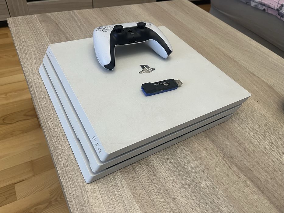 Ps4 pro biała + pad ps5+ przejsciowka wingman