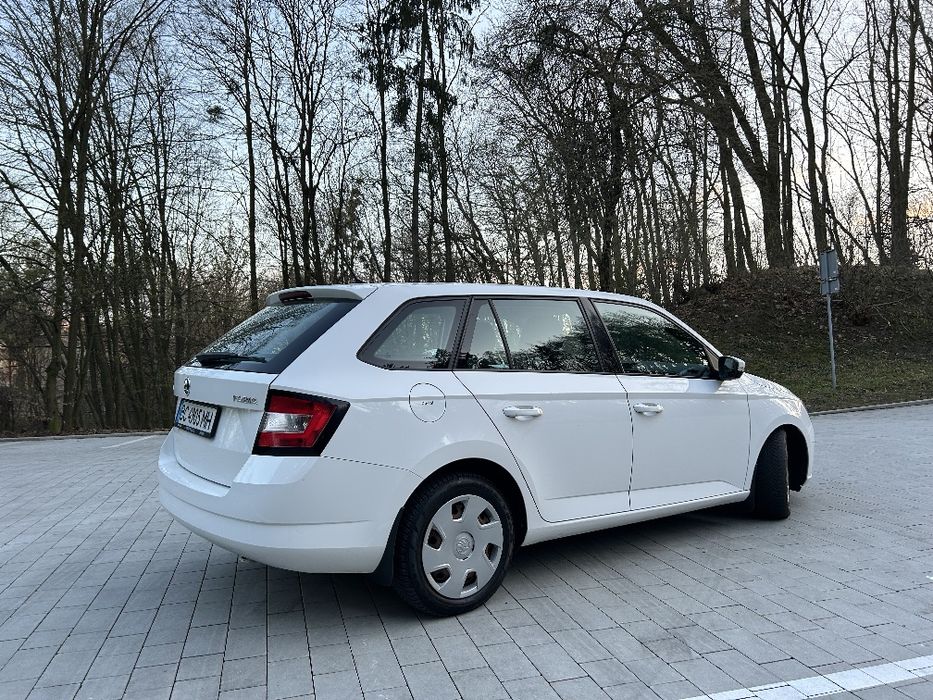 Продам skoda fabia 2015