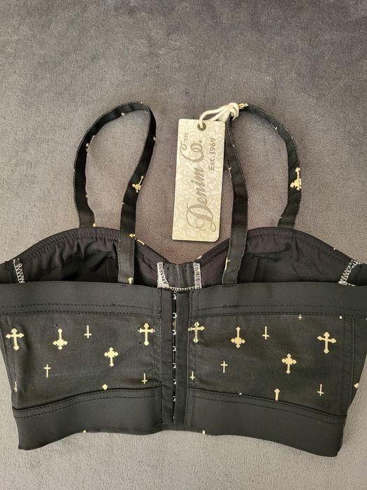 Готический топ бюстье с крестами.