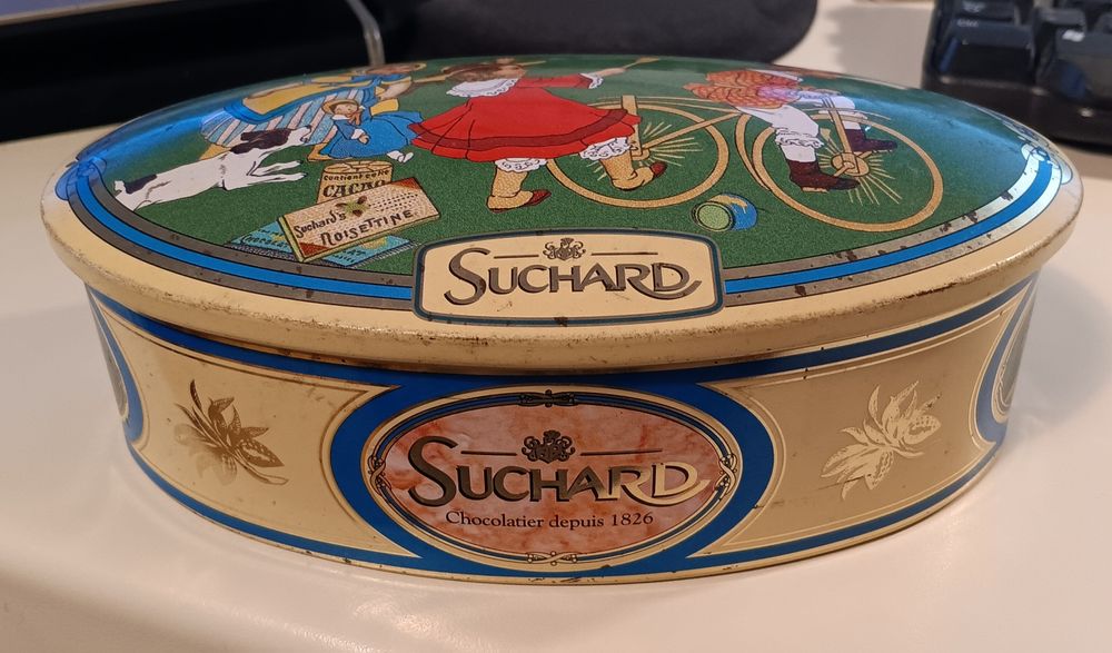 Caixa de chocolates inglesa em metal