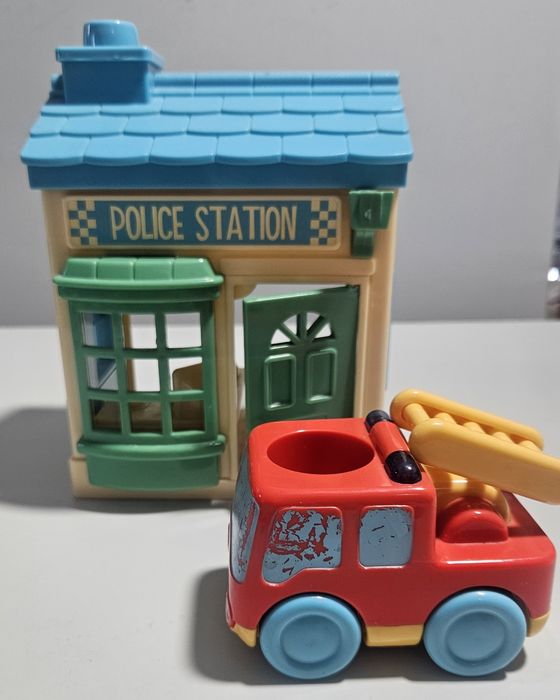 Великий ігровий набір elc happyland: автобус, поліцейський участок, пожарний ангар та фігурки
